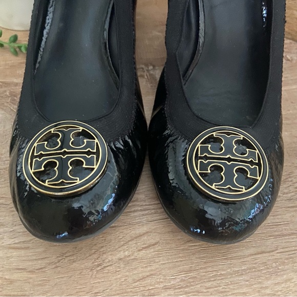 TORY BURCH Black Patent Leather Wedges - Picture 4 of 7